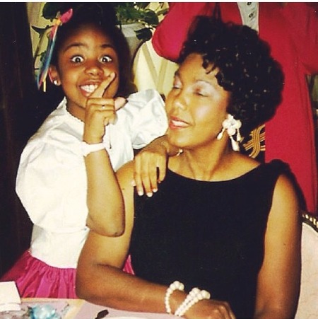 The photo of Nia Jervier with her mother. 